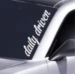 Daily Driven Frontscheiben Aufkleber 55x14,5 cm Premium Auto Sticker